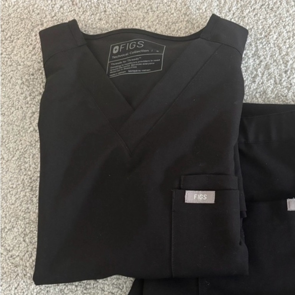 FIGS Classic Black Scrub Top